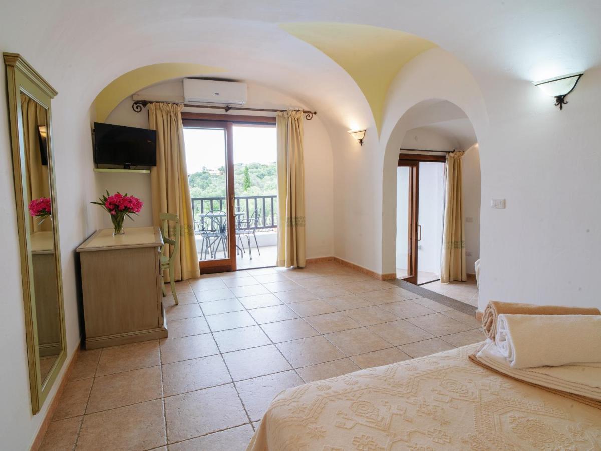 Hotel Pedra Santa Baja Sardinia Bagian luar foto