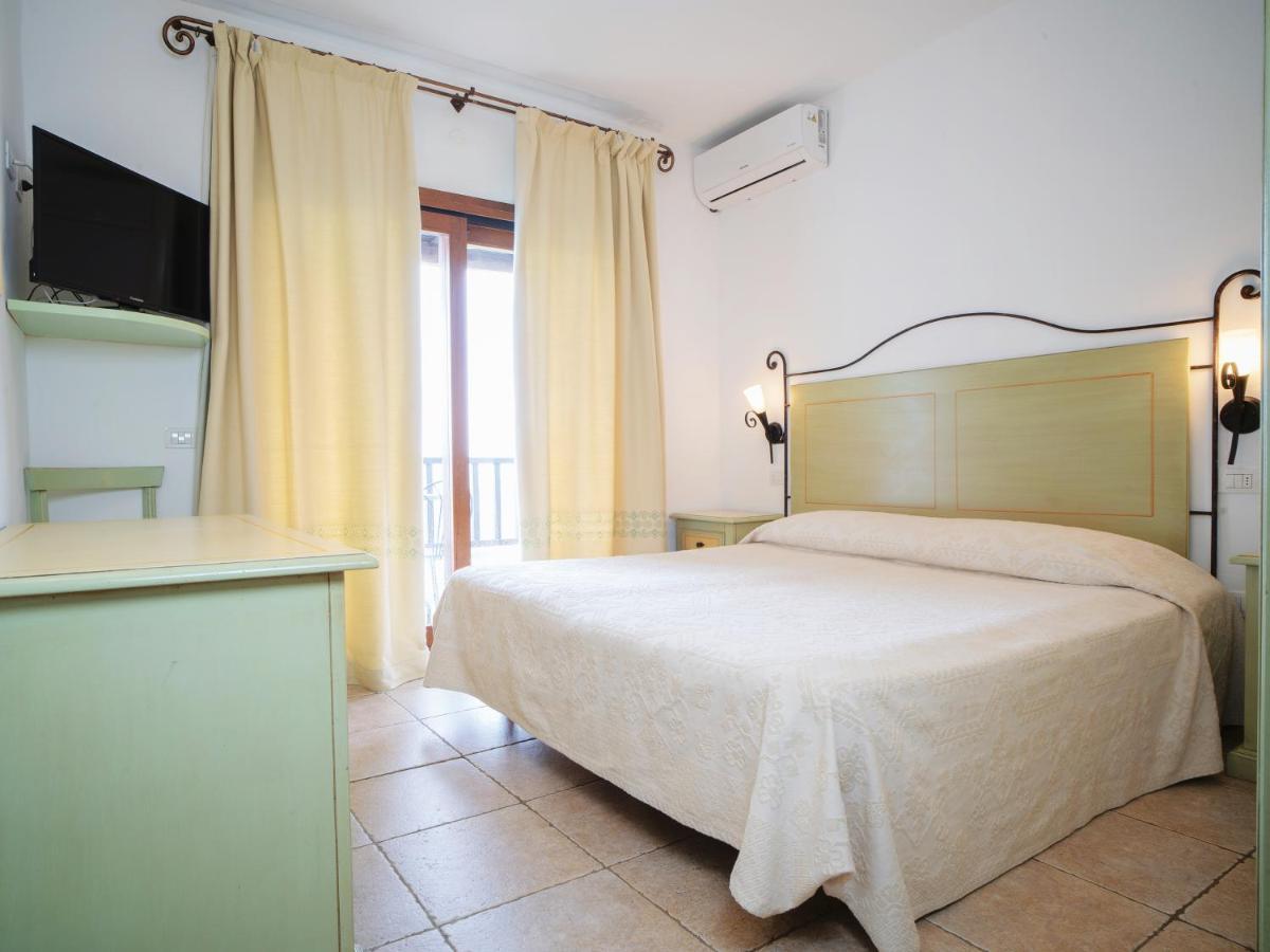 Hotel Pedra Santa Baja Sardinia Bagian luar foto